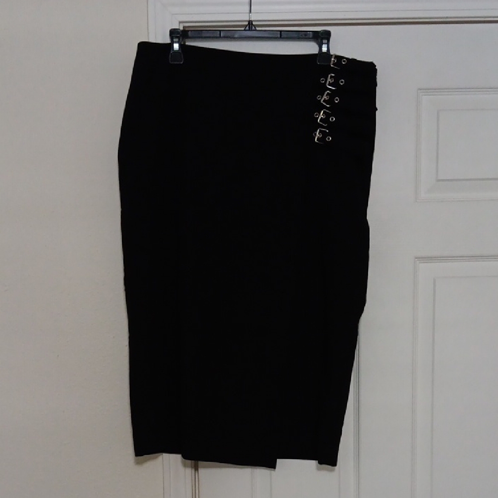Sleek Black Pencil Skirt for a Sophisticated Look